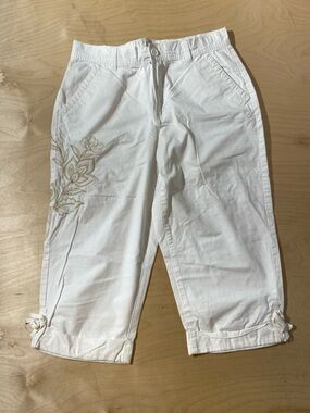 Basic Editions White Capris Pants with Tie Hem Medium (RD)